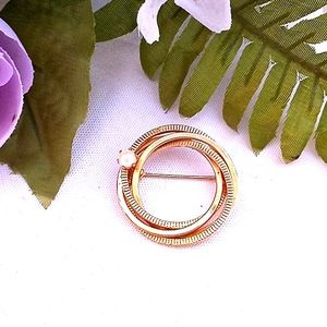 Vtg Gold Swirl Pin Pearl